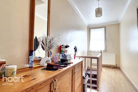 2 bedroom terraced house for sale, St Augustine Avenue, Luton