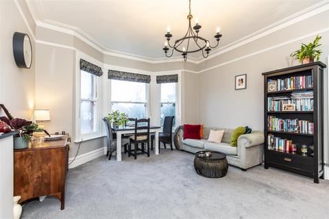 2 bedroom flat for sale, Chaucer Road, Worthing