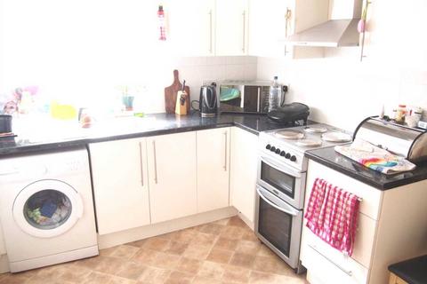 2 bedroom maisonette to rent, Priory Avenue, High Wycombe HP13