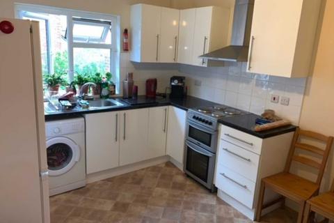 2 bedroom maisonette to rent, Priory Avenue, High Wycombe HP13