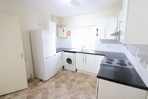 2 bedroom maisonette to rent, Priory Avenue, High Wycombe HP13