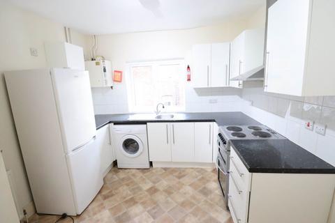 2 bedroom maisonette to rent, Priory Avenue, High Wycombe HP13