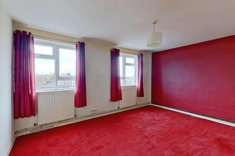 2 bedroom flat for sale, Melody Road, London