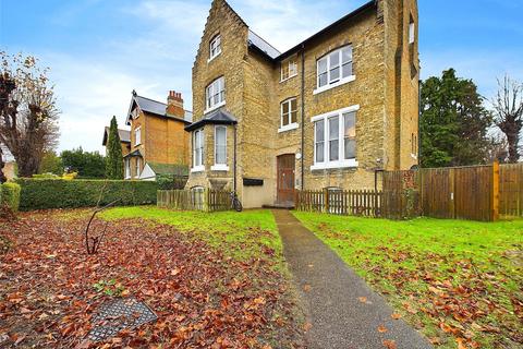 3 bedroom apartment to rent, Gloucester Road, Teddington