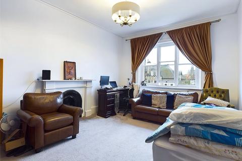 3 bedroom apartment to rent, Gloucester Road, Teddington