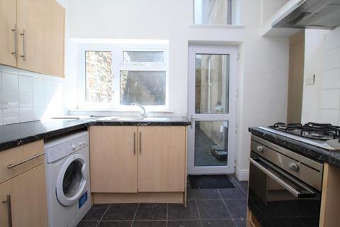 2 bedroom flat to rent, Cromwell Road, Bristol BS6