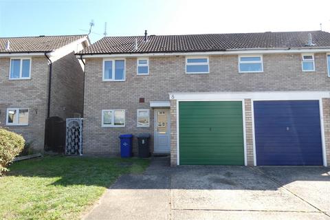 3 bedroom semi-detached house to rent, Wren Close, Mildenhall IP28