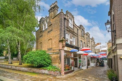 2 bedroom flat to rent, Church Court, Richmond, TW9