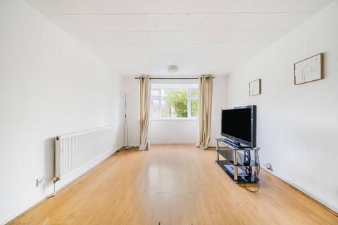 3 bedroom house to rent, Gerrards Close, Oakwood, London, N14