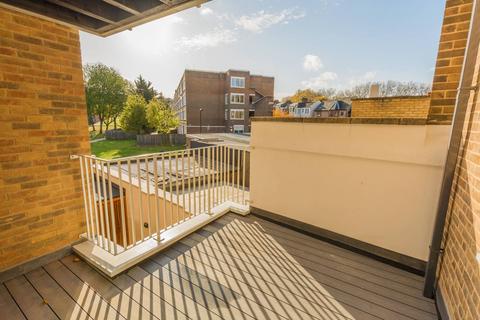 2 bedroom flat to rent, High Street, Hornsey, London, N8