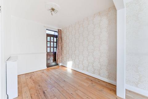 3 bedroom end of terrace house to rent, Siddons Road, Croydon, CR0