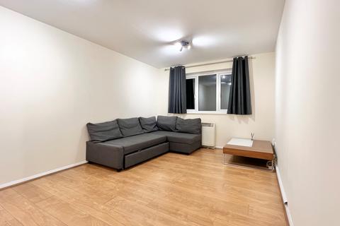 2 bedroom apartment to rent, Cherry Blossom Close, Palmers Green, N13