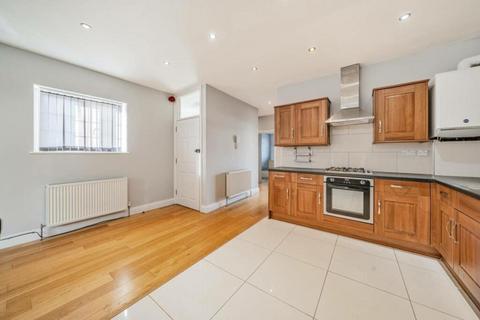 4 bedroom flat to rent, Camden Road, N7