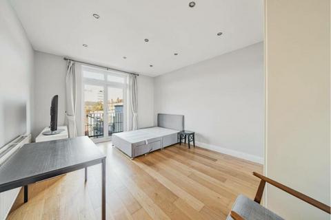 4 bedroom flat to rent, Camden Road, N7