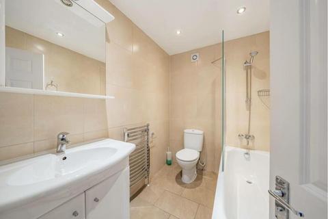 4 bedroom flat to rent, Camden Road, N7