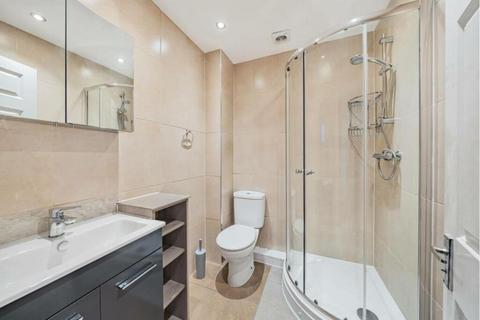 4 bedroom flat to rent, Camden Road, N7