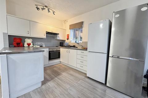 1 bedroom flat for sale, Percy Road, Twickenham TW2