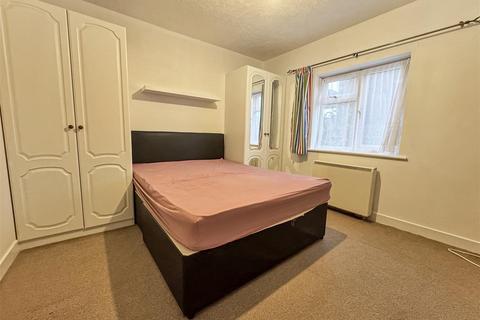 1 bedroom flat for sale, Percy Road, Twickenham TW2