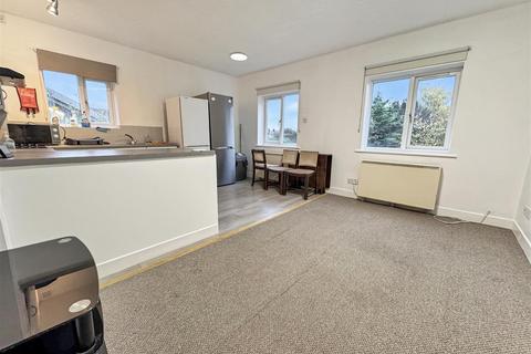 1 bedroom flat for sale, Percy Road, Twickenham TW2