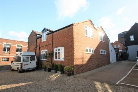 2 bedroom apartment to rent, Ansell Road, Dorking