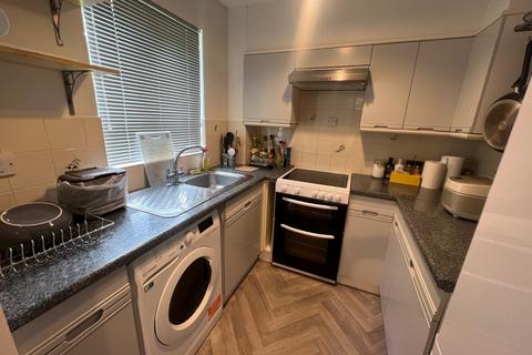 2 bedroom flat to rent, High Street, Southampton SO30