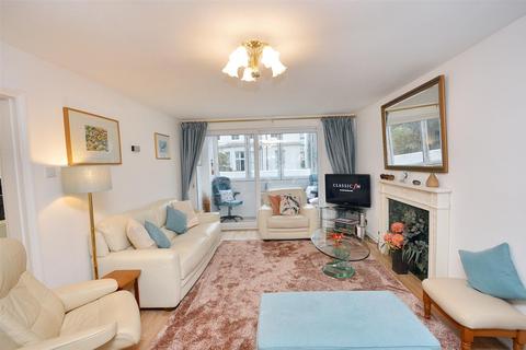 2 bedroom flat for sale, Hartington Place, Eastbourne