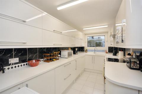 2 bedroom flat for sale, Hartington Place, Eastbourne