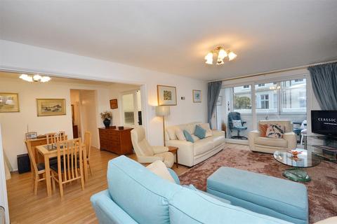 2 bedroom flat for sale, Hartington Place, Eastbourne