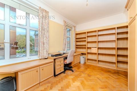 4 bedroom flat for sale, Haven Green Court, Ealing, W5