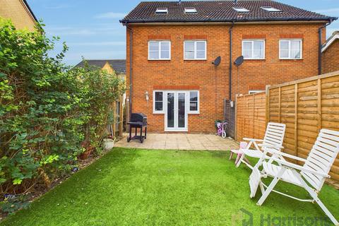 4 bedroom semi-detached house for sale, Reams Way, Kemsley, Sittingbourne, Kent, ME10