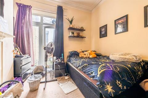 1 bedroom flat for sale, HAMLET COURT ROAD, Westcliff-On-Sea