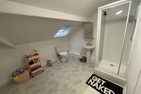 4 bedroom flat to rent, Cardigan Road, Leeds LS6