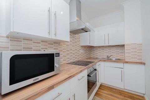 2 bedroom flat to rent, Gledstanes Road, London W14