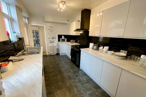 10 bedroom house for sale, New Queen Street, Scarborough