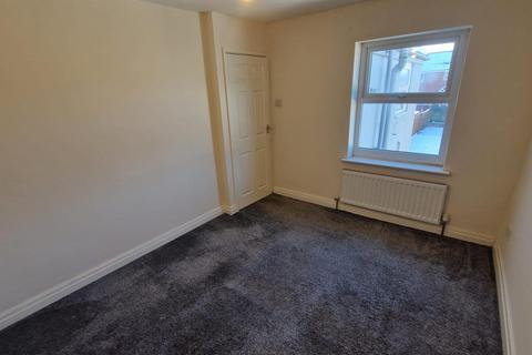 2 bedroom terraced house to rent, Church Street, Butt Lane