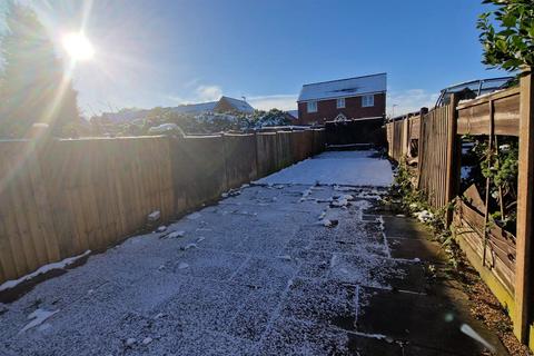 2 bedroom terraced house to rent, Church Street, Butt Lane