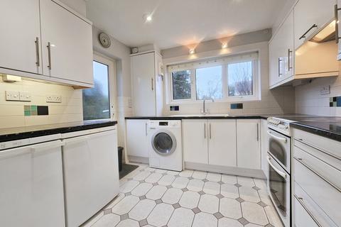 3 bedroom detached house to rent, Asquith Gardens, Benfleet, Essex