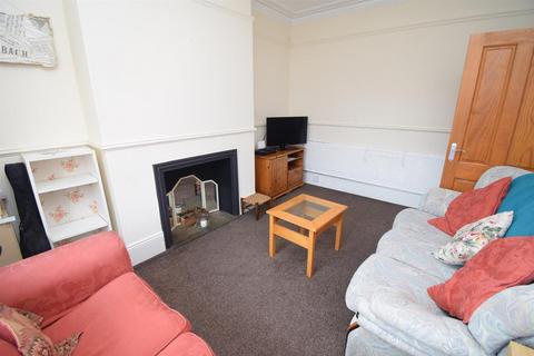 2 bedroom terraced house to rent, Highfield Road, Horbury WF4