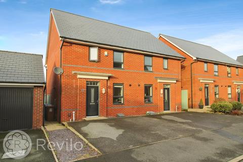 3 bedroom semi-detached house to rent, Millrace Close, Rochdale, OL11