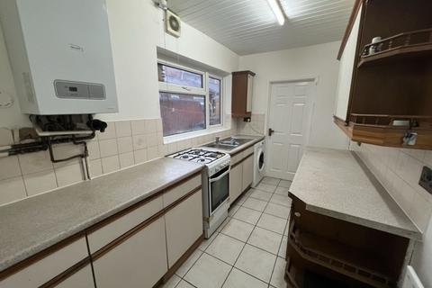 3 bedroom terraced house to rent, MacDonlad Road, Leicester, LE4