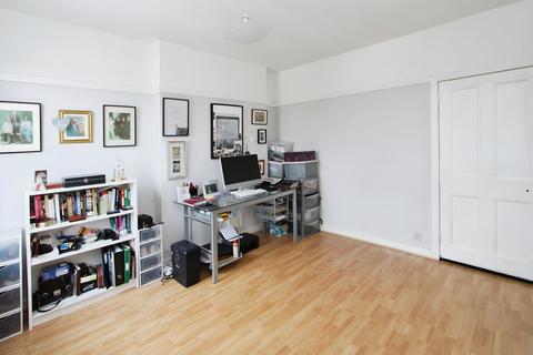 111 Ashkirk Drive, Glasgow, G52 1JZ