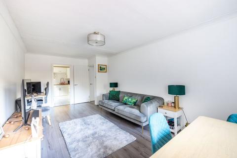 1 bedroom flat for sale, Overton Road, Balmoral Court, SM2