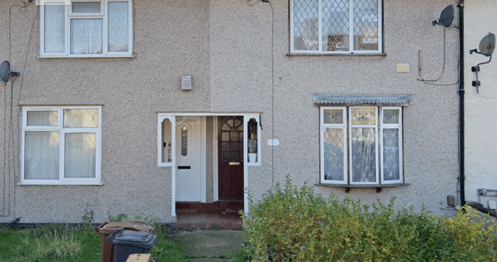 Easebourne Road, Dagenham, RM8 2 DW