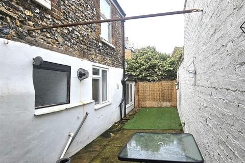 2 bedroom flat to rent, Royal Road, Ramsgate