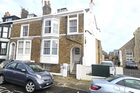 2 bedroom flat to rent, Royal Road, Ramsgate