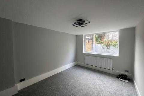 8 Fetherston Grange, Lapworth, Solihull, B94 6PX