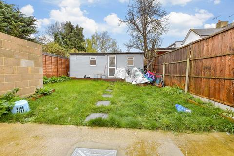 4 bedroom semi-detached house for sale, Southend Road, Woodford Green, Essex