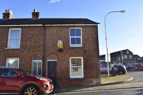 2 bedroom end of terrace house to rent, Lugley Street, Newport PO30