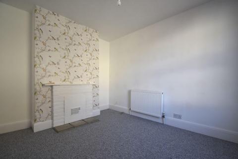 2 bedroom end of terrace house to rent, Lugley Street, Newport PO30