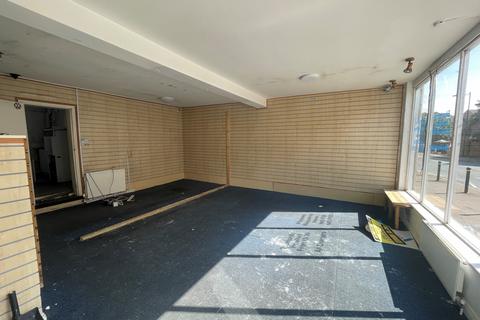 Retail property (high street) to rent, Leighton Buzzard LU7